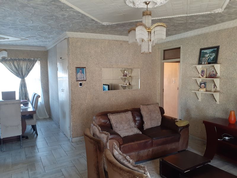 Dual Living Opportunity in Sunnyridge - Space, Income & Potential! - Photo 9