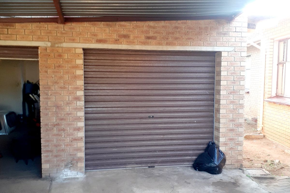 Dual Living Opportunity in Sunnyridge - Space, Income & Potential! - Photo 4