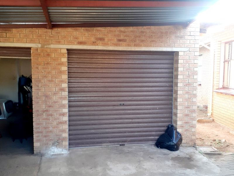 Dual Living Opportunity in Sunnyridge - Space, Income & Potential! - Photo 4