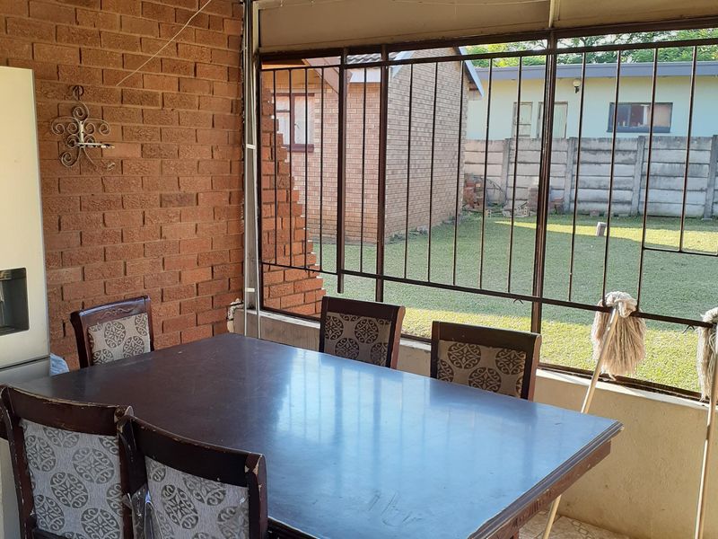 Dual Living Opportunity in Sunnyridge - Space, Income & Potential! - Photo 6