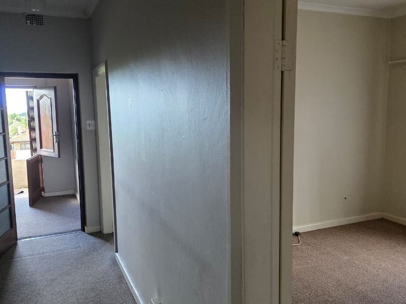 Comfortable 3-Bedroom Rental with Big Enclosed Yard - Photo 2