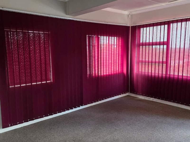 Comfortable 3-Bedroom Rental with Big Enclosed Yard - Photo 9