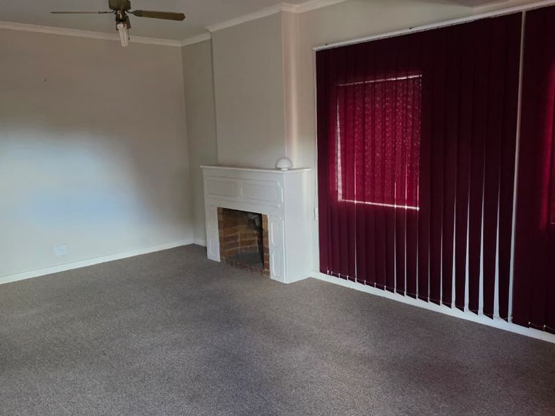 Comfortable 3-Bedroom Rental with Big Enclosed Yard - Photo 6