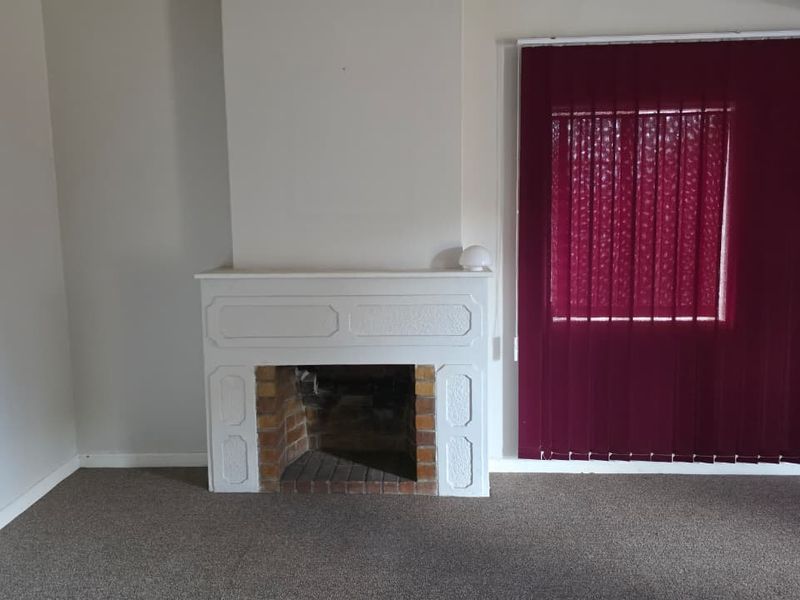 Comfortable 3-Bedroom Rental with Big Enclosed Yard - Photo 7