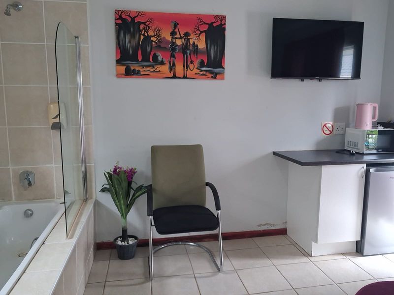 Unit 10 - Furnished Bachelor Apartment in Exclusive Gonubie North Establishment - Photo 4