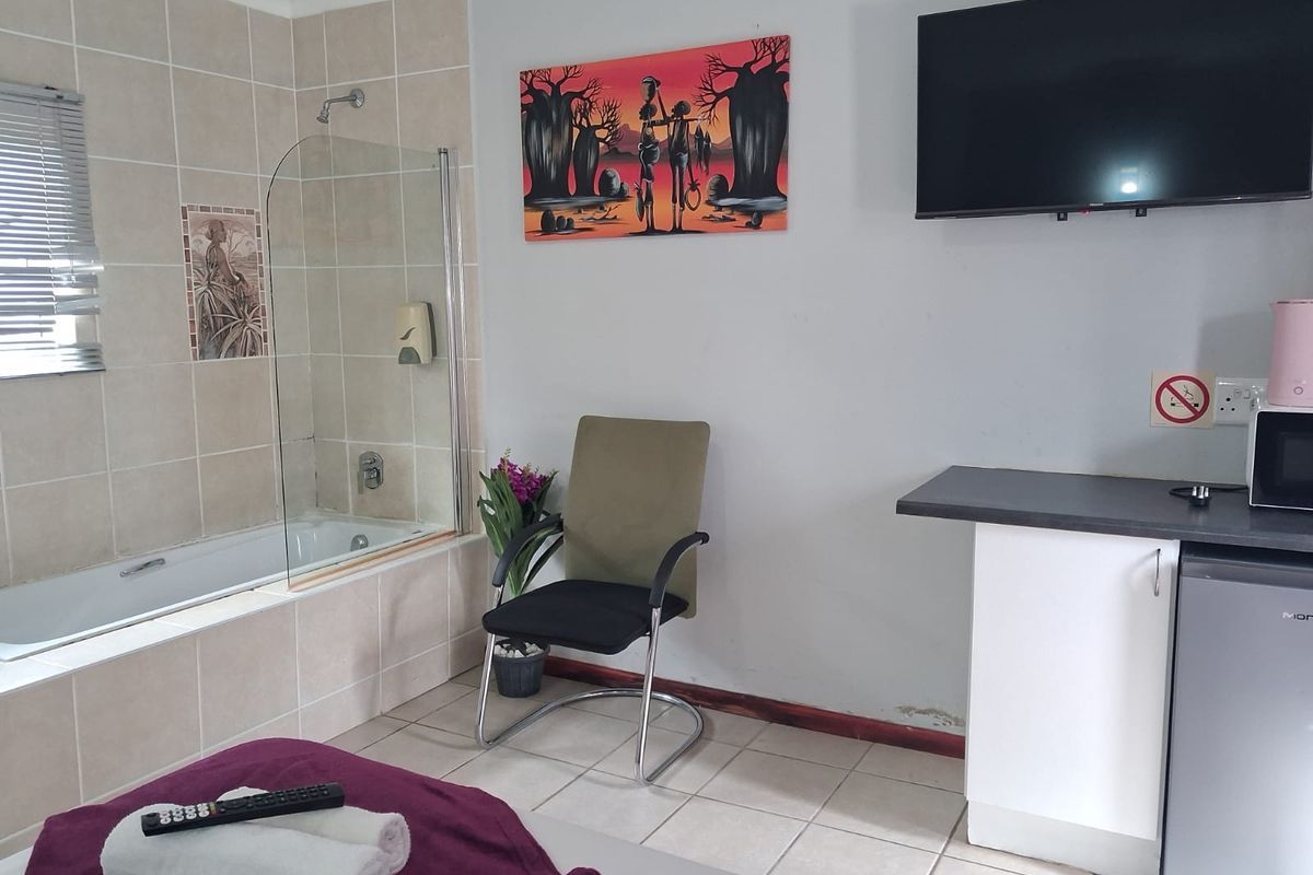 Unit 10 - Furnished Bachelor Apartment in Exclusive Gonubie North Establishment - Photo 3