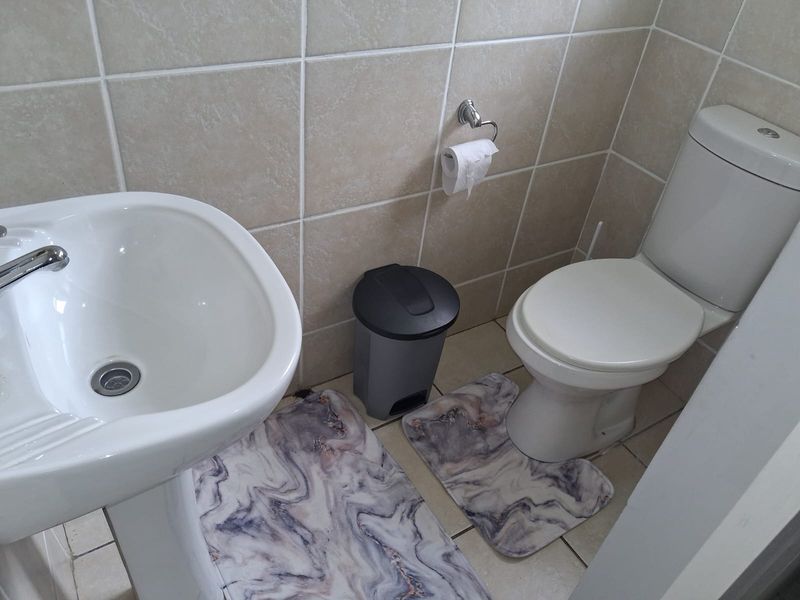 Unit 10 - Furnished Bachelor Apartment in Exclusive Gonubie North Establishment - Photo 8