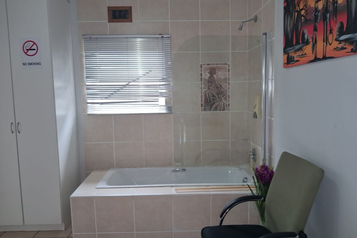 Unit 10 - Furnished Bachelor Apartment in Exclusive Gonubie North Establishment - Photo 5