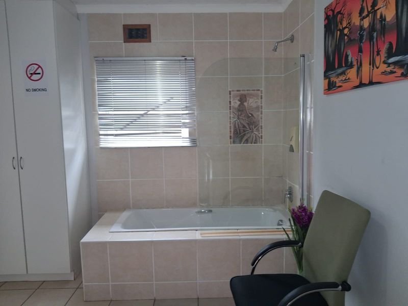 Unit 10 - Furnished Bachelor Apartment in Exclusive Gonubie North Establishment - Photo 5