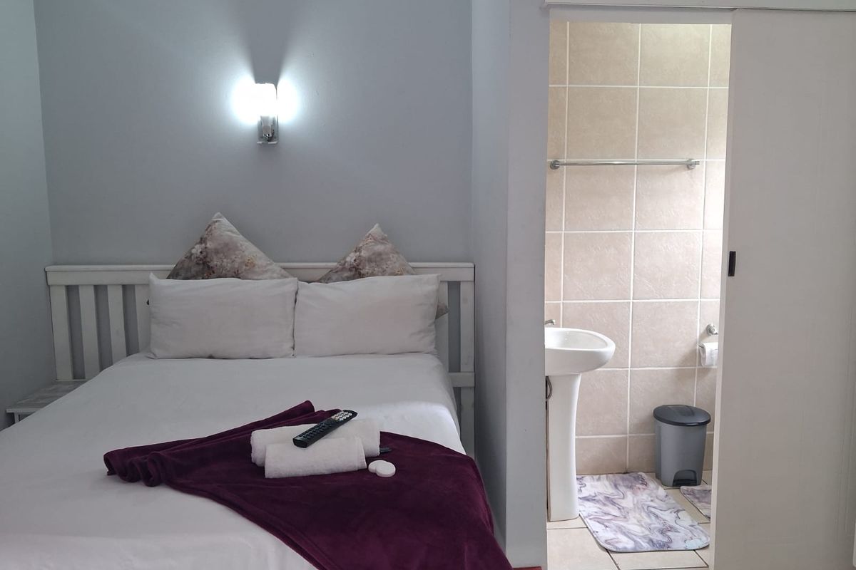 Unit 10 - Furnished Bachelor Apartment in Exclusive Gonubie North Establishment - Photo 2