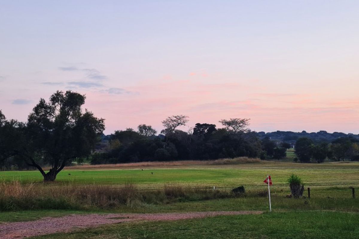 PRIME 1,140 m2 STAND IN PRESTIGIOUS KORO CREEK BUSHVELD GOLF ESTATE - Photo 2