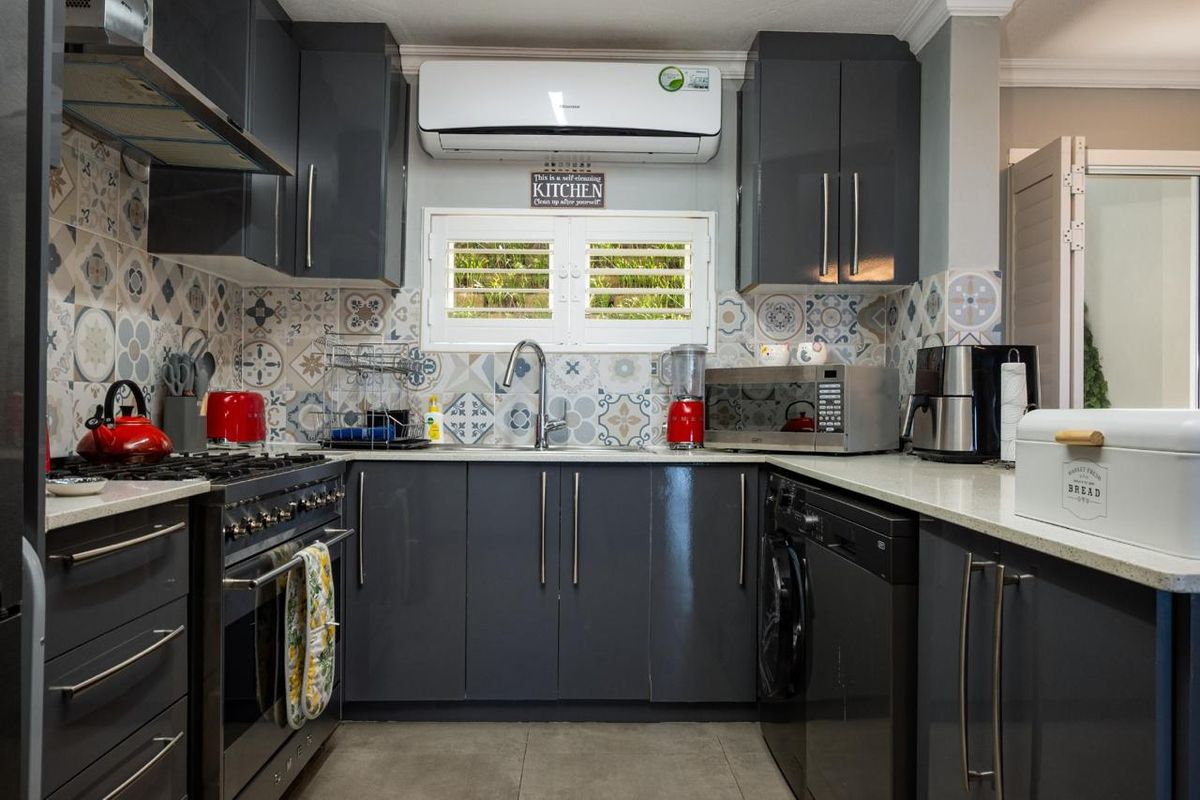 Effortless Coastal Living - Photo 5