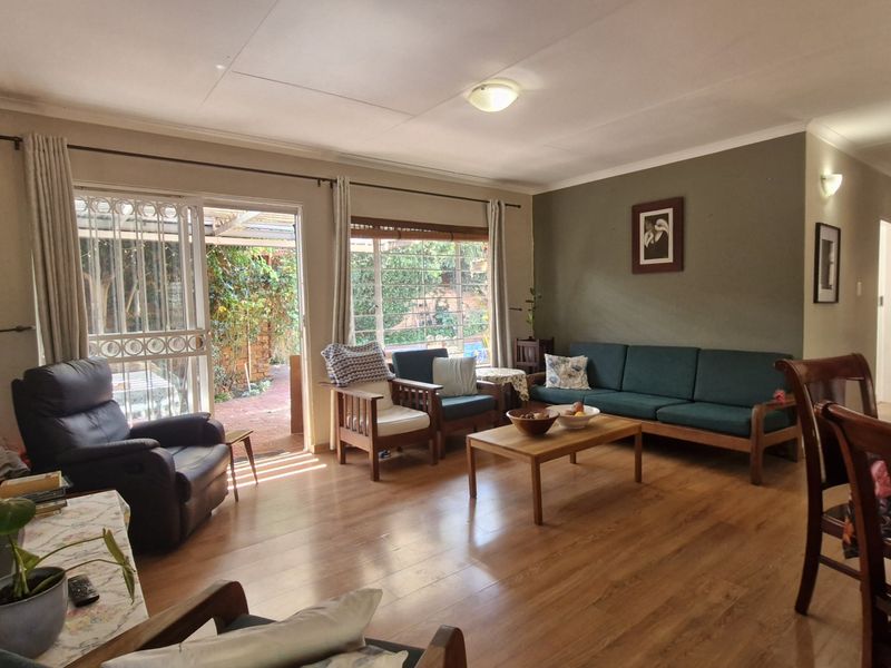 Spacious Corner Unit with Private Pool - Photo 2