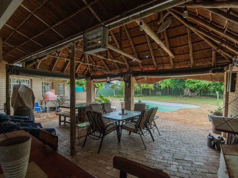 Spacious Low-Maintenance 4 bed Family Home on a Large Erf in Bluewater Bay / Amsterdamhoek - Photo 4