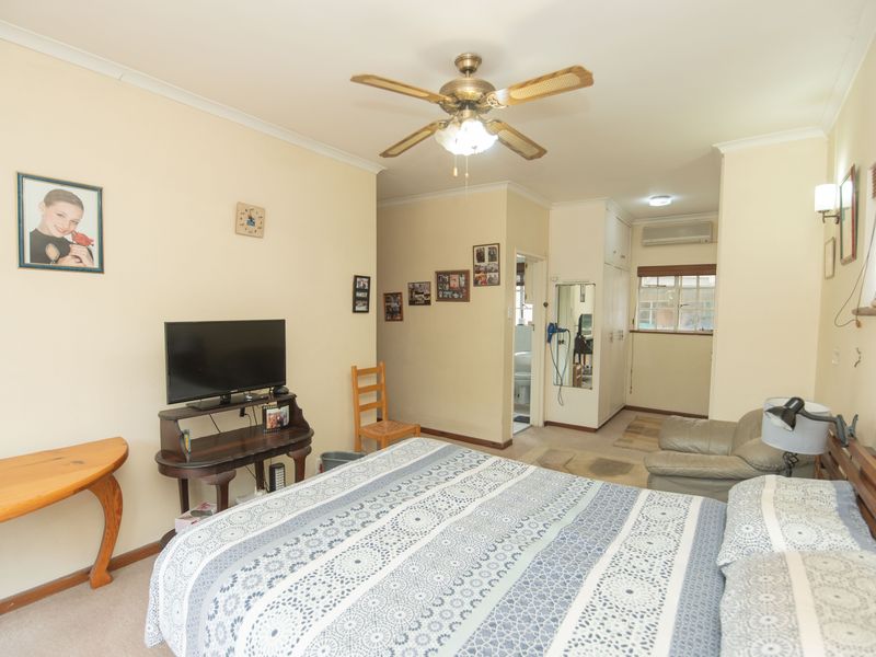 Spacious Low-Maintenance 4 bed Family Home on a Large Erf in Bluewater Bay / Amsterdamhoek - Photo 10