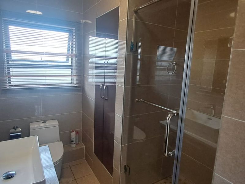 Discover Your Dream Home: 3 Bedroom Apartment for Sale in Blue Hills, Midrand - Photo 9