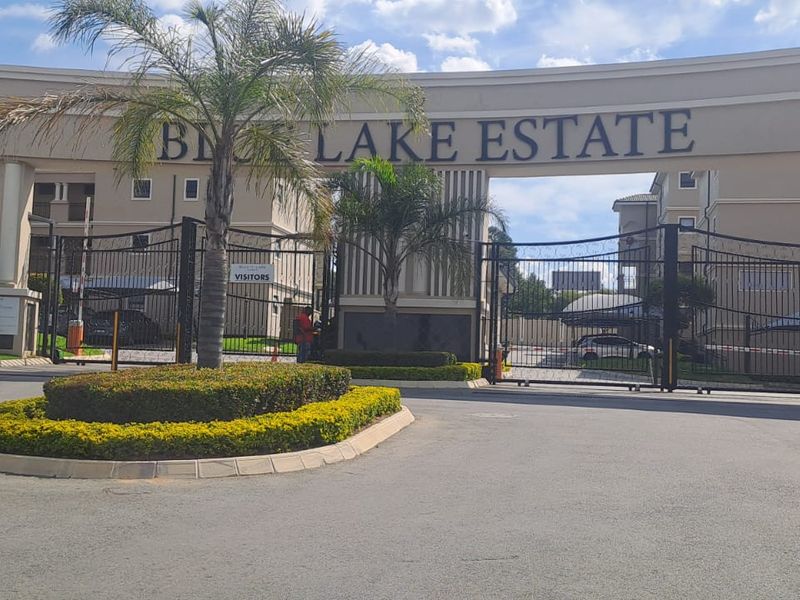 Discover Your Dream Home: 3 Bedroom Apartment for Sale in Blue Hills, Midrand - Photo 2