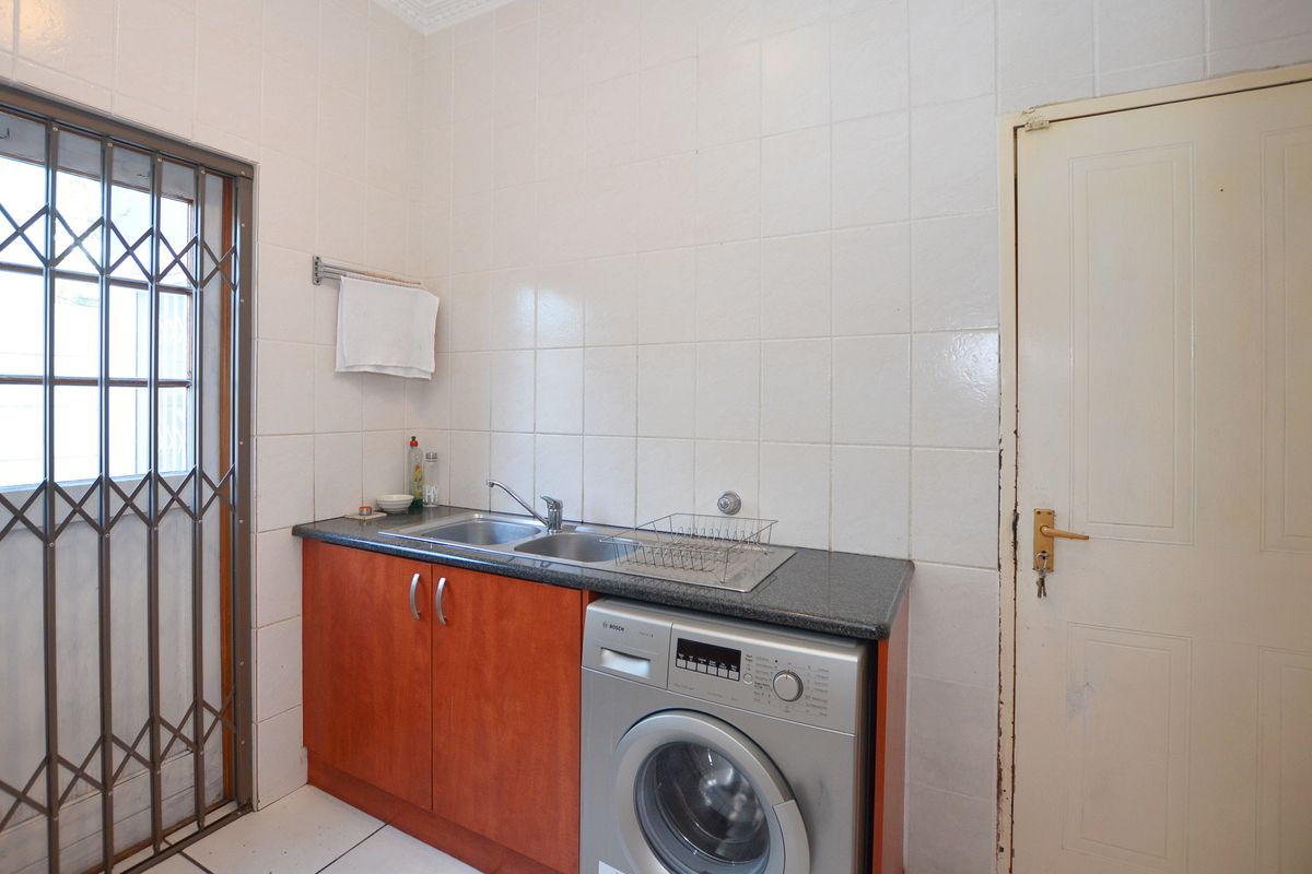 Spacious garden ,3 beds, 2 baths family home for sale in Parklands! - Photo 5