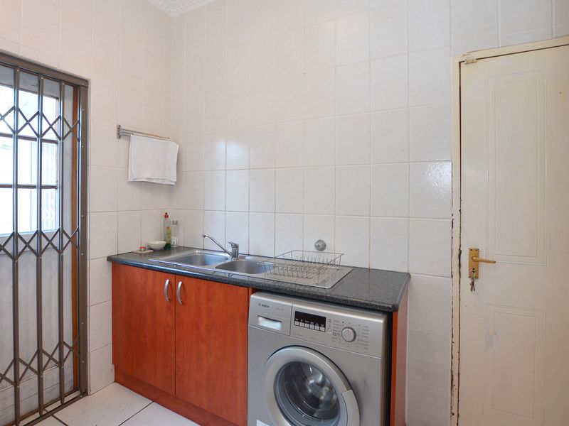 Spacious garden ,3 beds, 2 baths family home for sale in Parklands! - Photo 5