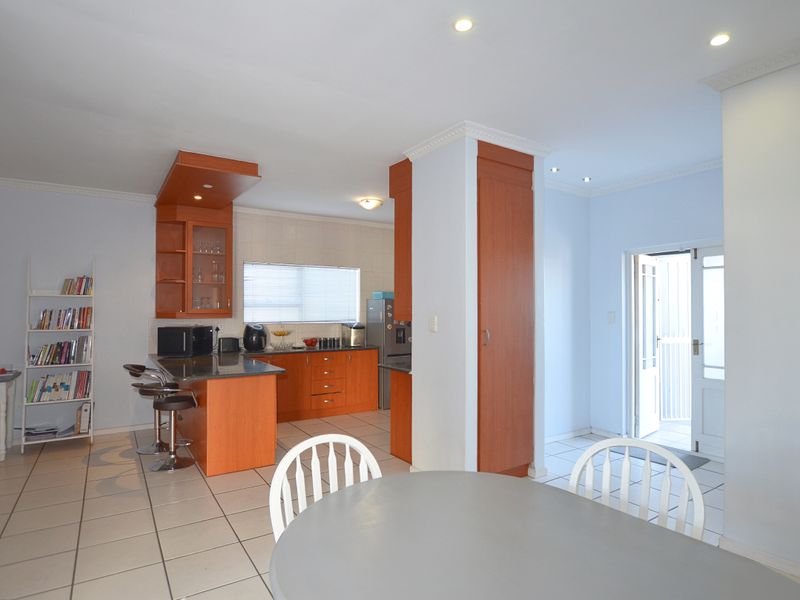 Spacious garden ,3 beds, 2 baths family home for sale in Parklands! - Photo 7