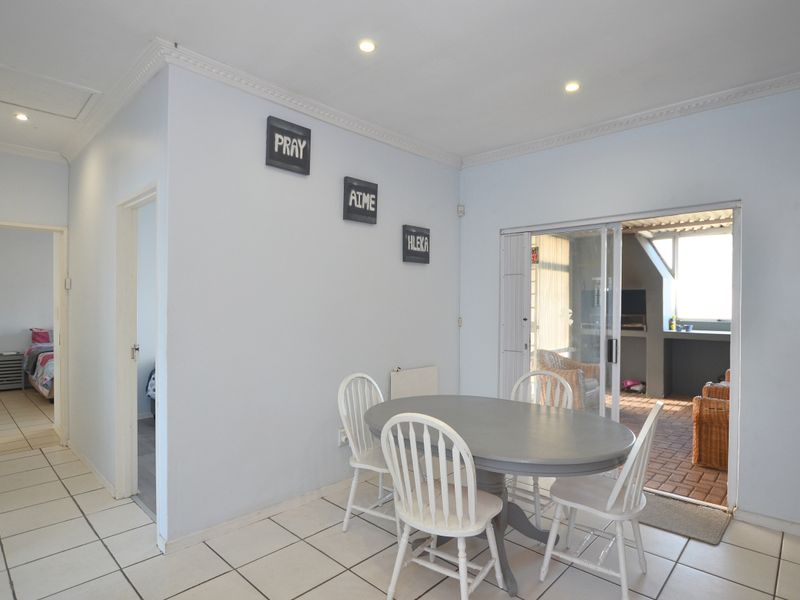 Spacious garden ,3 beds, 2 baths family home for sale in Parklands! - Photo 6