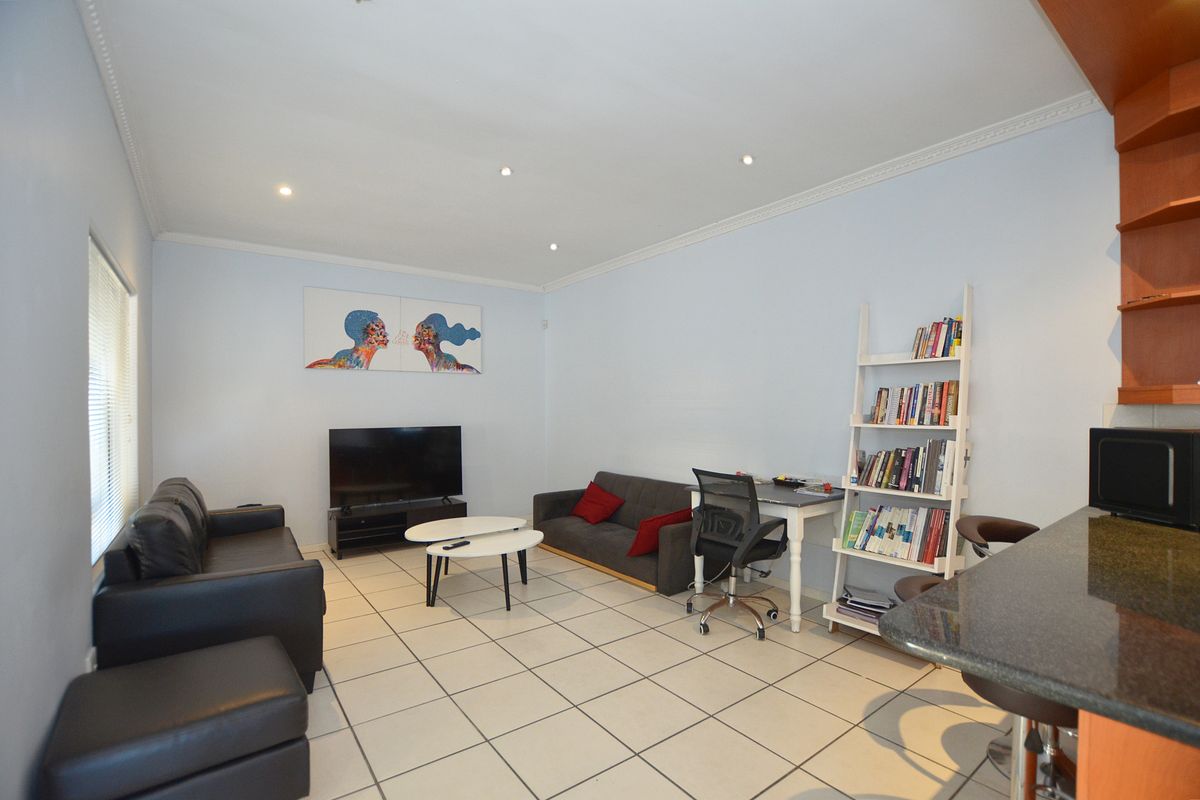 Spacious garden ,3 beds, 2 baths family home for sale in Parklands! - Photo 4