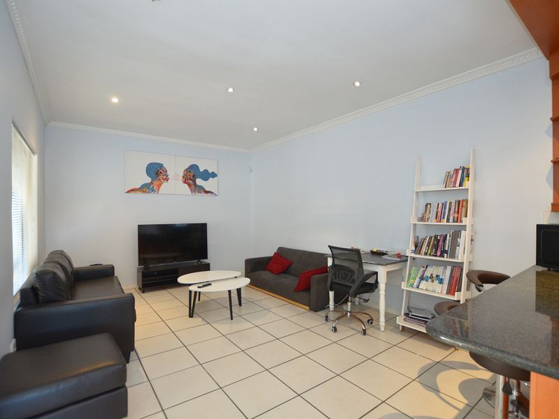 Spacious garden ,3 beds, 2 baths family home for sale in Parklands! - Photo 4