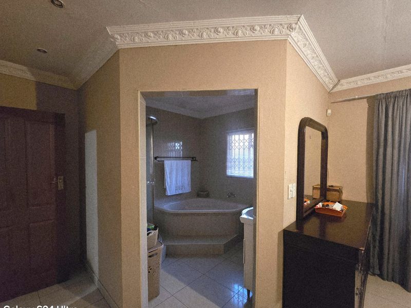 Modern 3-Bedroom Home with 2 Bathrooms & Double Garage in a Secure Complex. - Photo 10