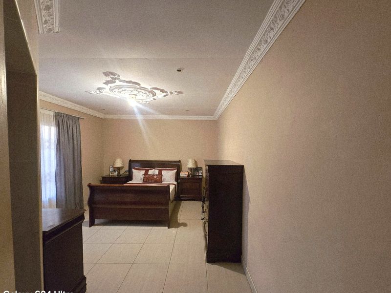 Modern 3-Bedroom Home with 2 Bathrooms & Double Garage in a Secure Complex. - Photo 8