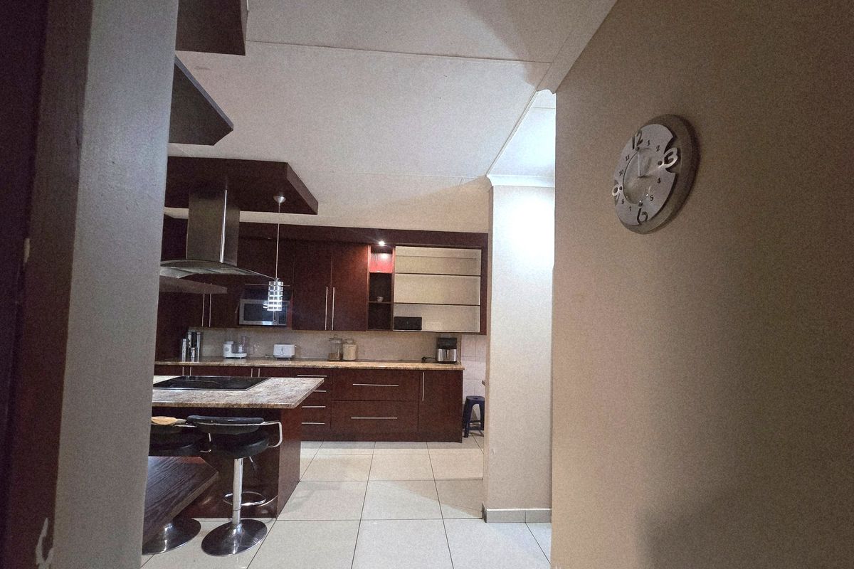 Modern 3-Bedroom Home with 2 Bathrooms & Double Garage in a Secure Complex. - Photo 5