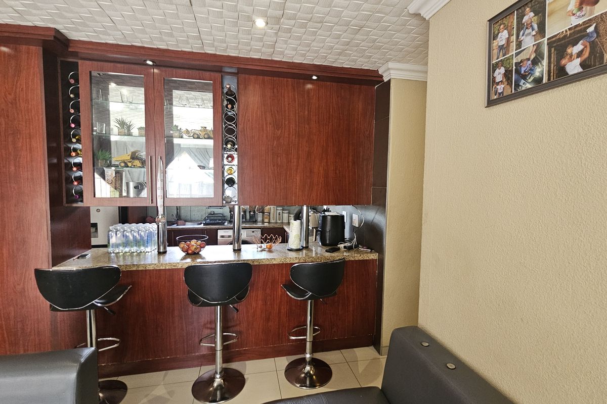 Starting bid from R 750 000.!!!! Live Online Auction! Non-Distressed Auction - Photo 4