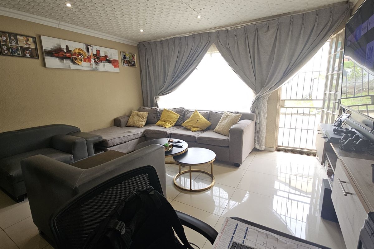 Starting bid from R 750 000.!!!! Live Online Auction! Non-Distressed Auction - Photo 2