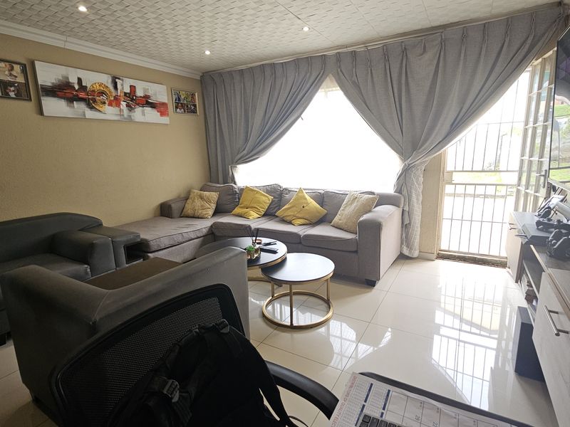 Starting bid from R 750 000.!!!! Live Online Auction! Non-Distressed Auction - Photo 2