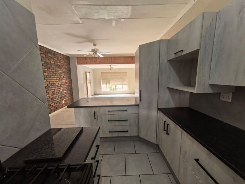 Townhouse near the river for sale in Parys - Photo 6