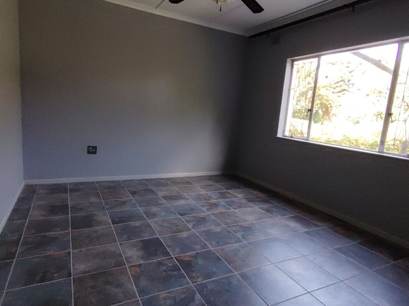 3 Bedroom House to Let Howick North - Photo 10