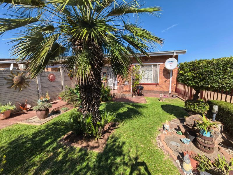 Discover this charming townhouse in Parys - Photo 3