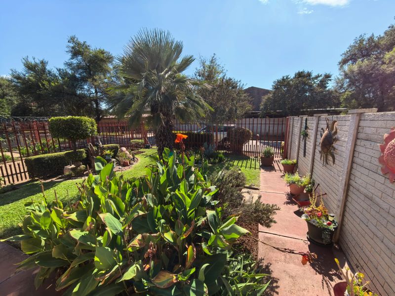 Discover this charming townhouse in Parys - Photo 4