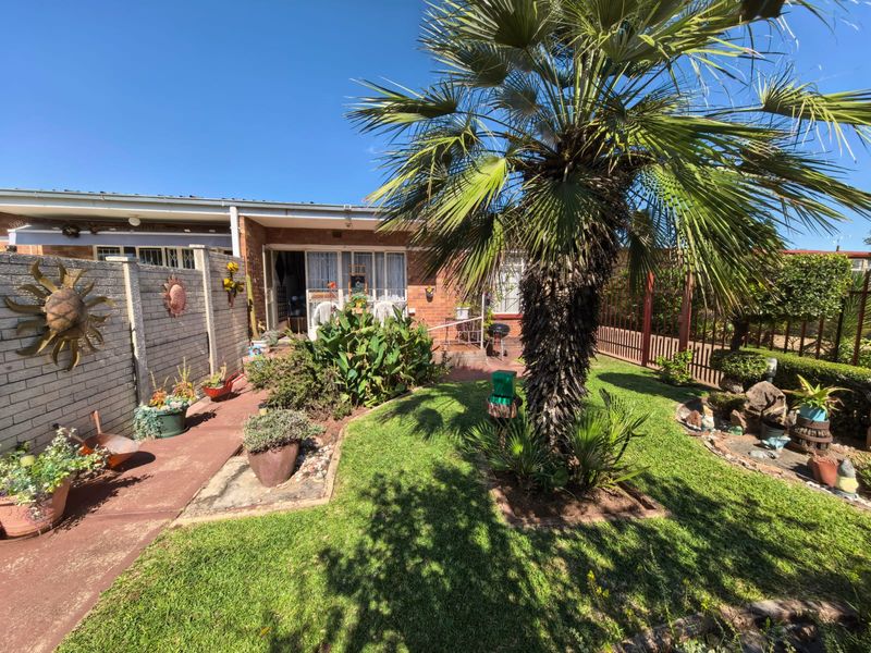 Discover this charming townhouse in Parys - Photo 2