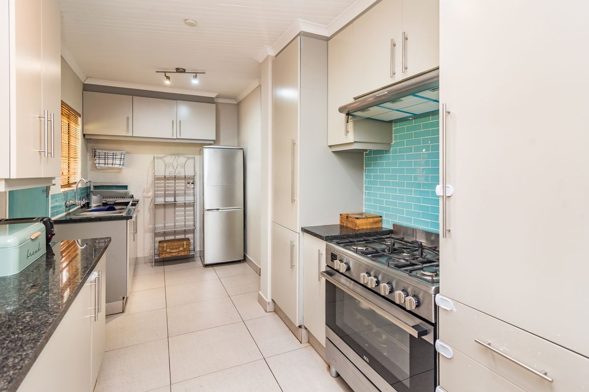 Ideal Family Home Close to All Amenities - Photo 5