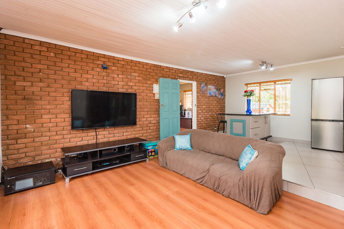 Ideal Family Home Close to All Amenities - Photo 3