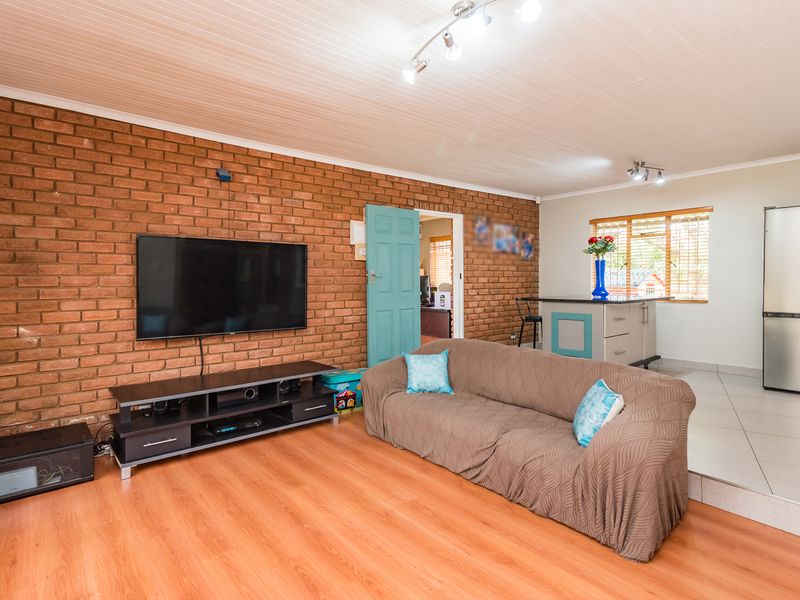 Ideal Family Home Close to All Amenities - Photo 3