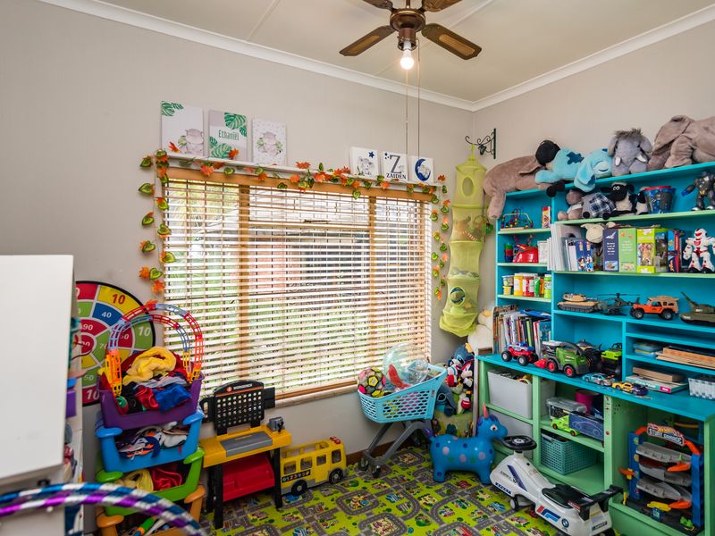 Ideal Family Home Close to All Amenities - Photo 9