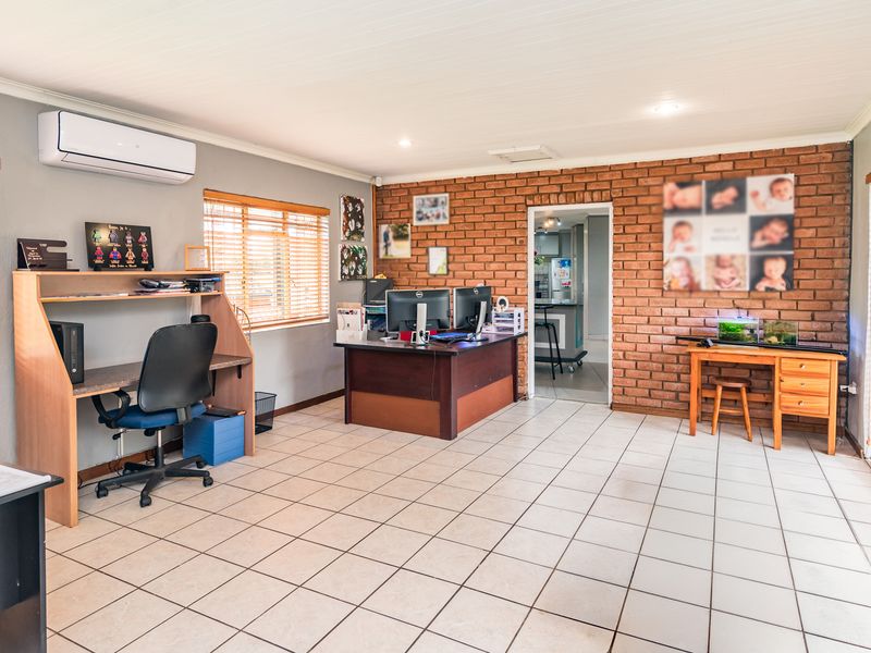 Ideal Family Home Close to All Amenities - Photo 7