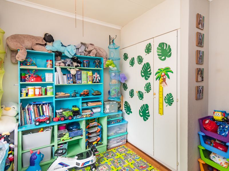 Ideal Family Home Close to All Amenities - Photo 10