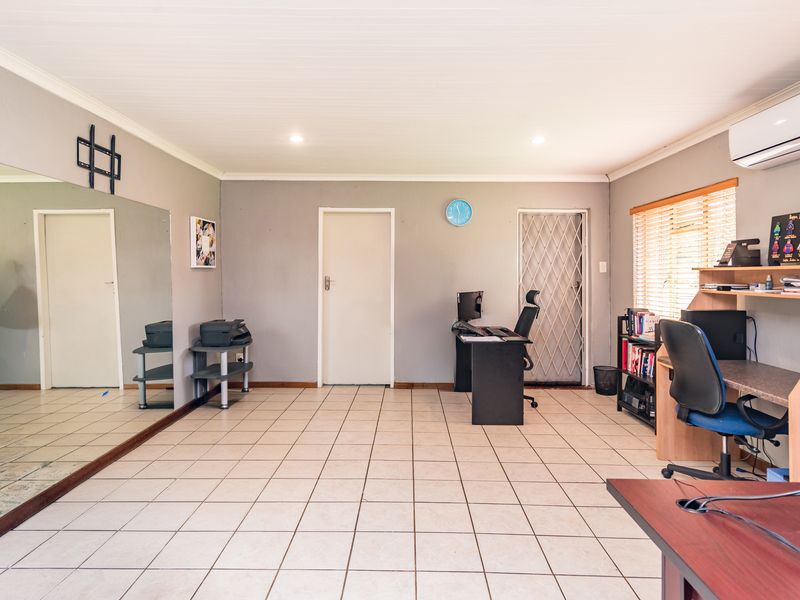 Ideal Family Home Close to All Amenities - Photo 8