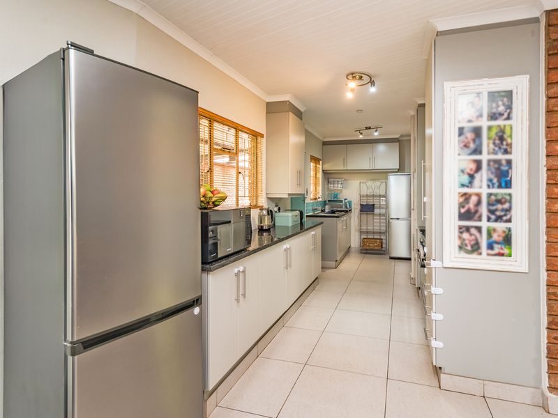 Ideal Family Home Close to All Amenities - Photo 4