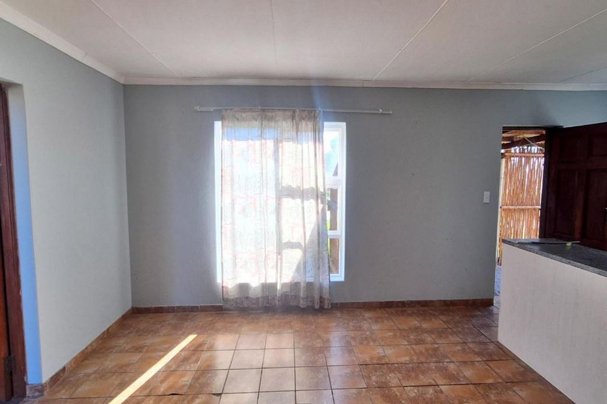 Charming 2-Bedroom Home in the Heart of Aloe Country - Photo 5