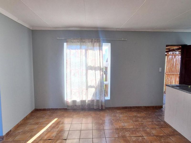 Charming 2-Bedroom Home in the Heart of Aloe Country - Photo 5