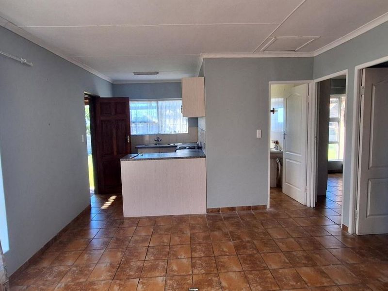 Charming 2-Bedroom Home in the Heart of Aloe Country - Photo 4