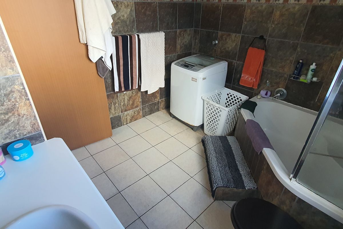 2-Bedroom Duplex in Central Mossel Bay - Photo 5